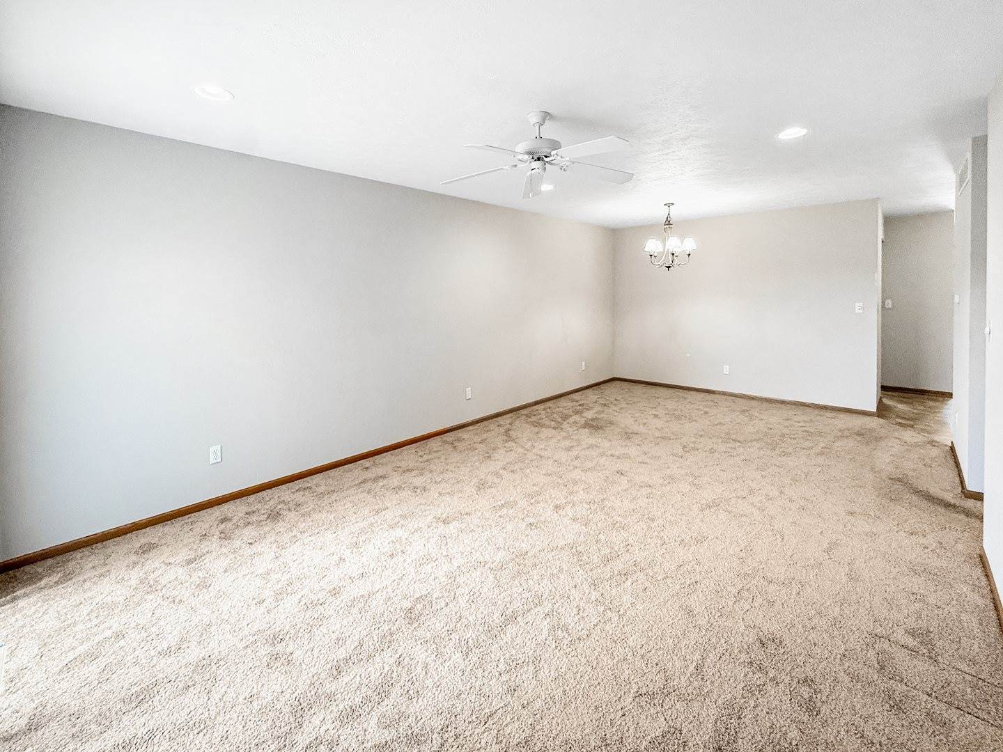 3154 Sandy Pointe Drive, #1, Freeport, IL 61032