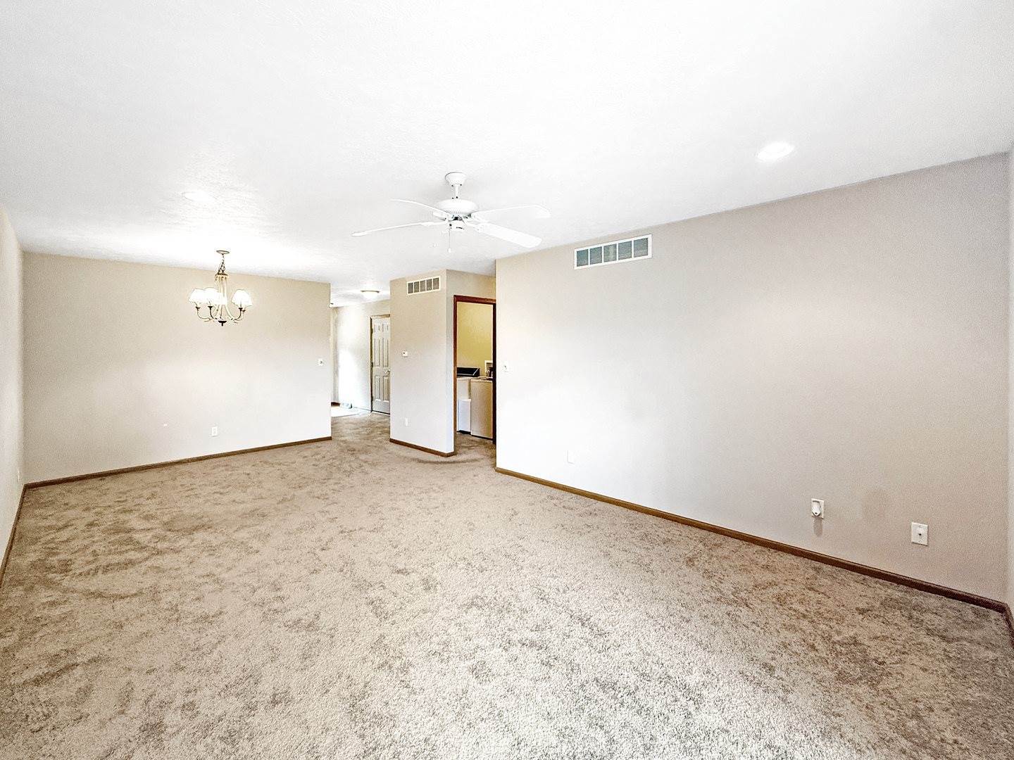 3154 Sandy Pointe Drive, #1, Freeport, IL 61032