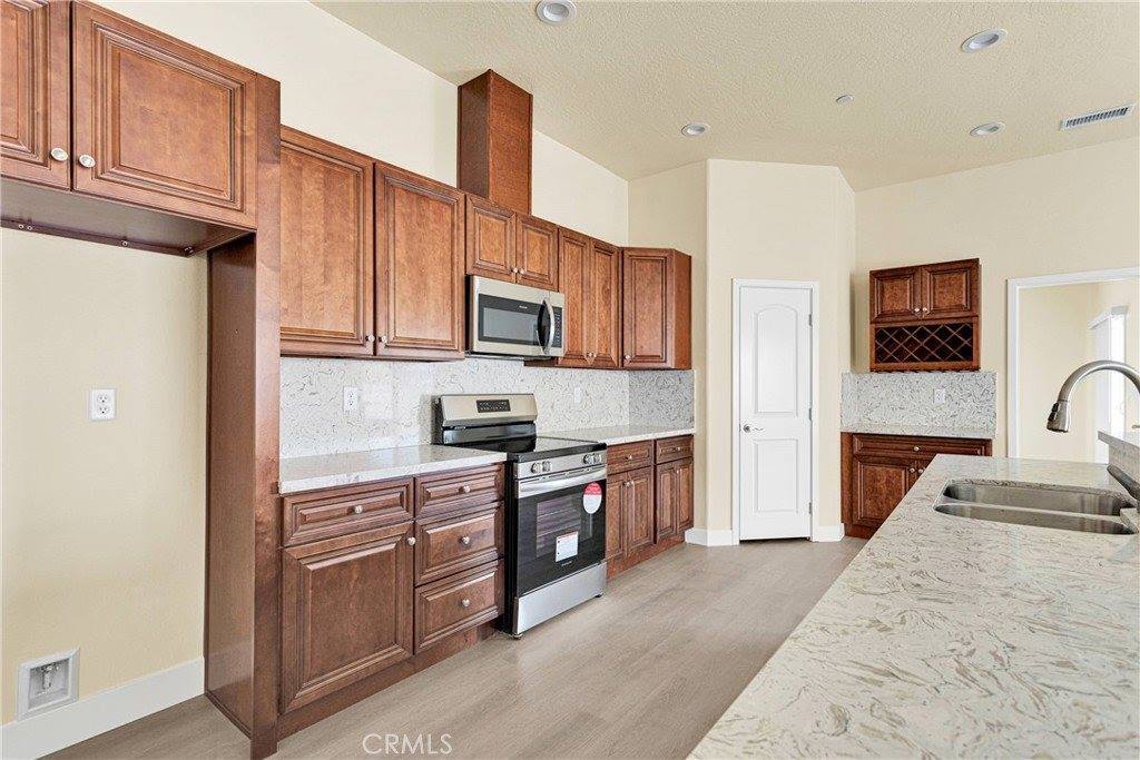 13851 Topmast Drive, Helendale, CA 92342