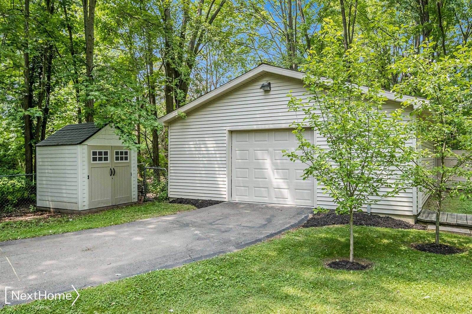 8122 Beecher Road, Flushing, MI 48433