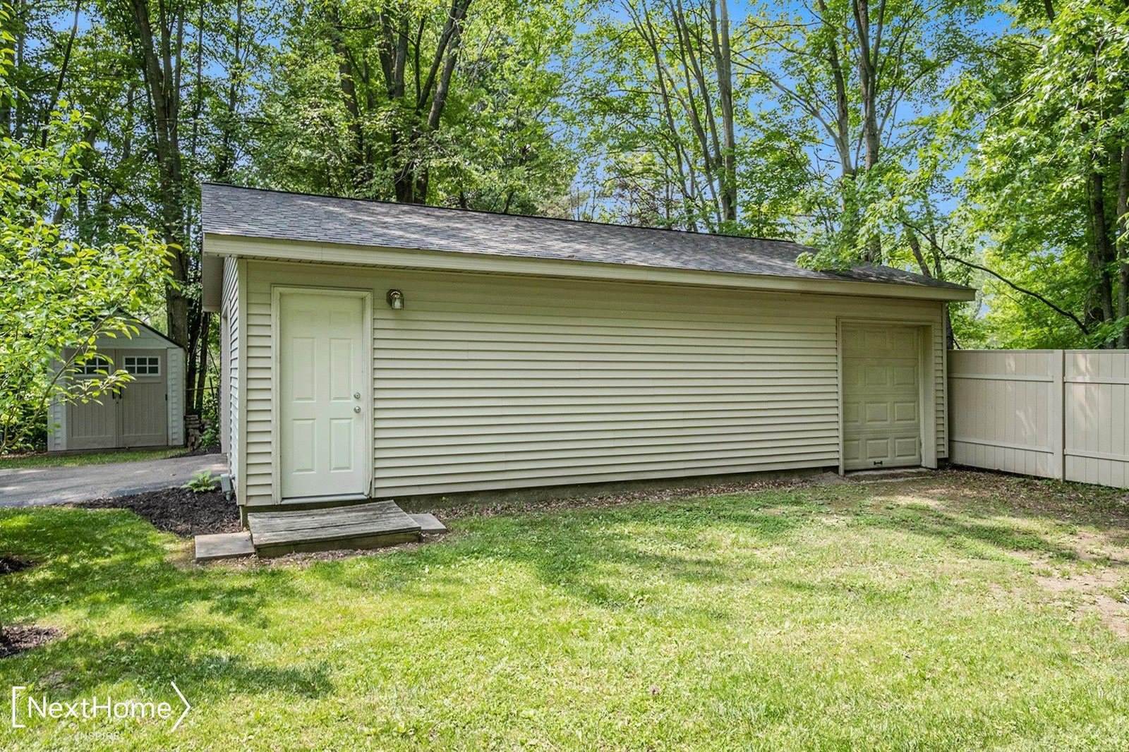 8122 Beecher Road, Flushing, MI 48433