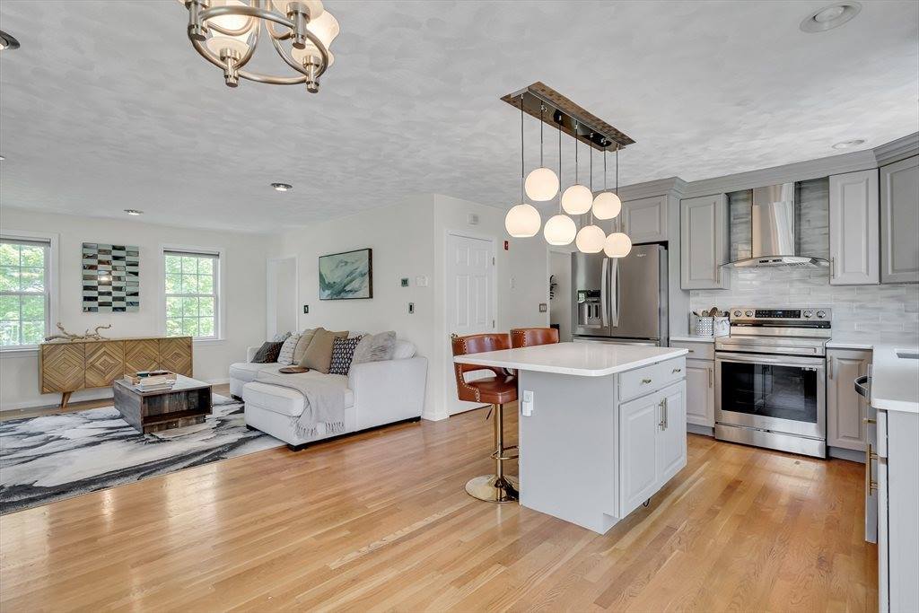 7 Sequoia Dr, Wilmington, MA 01887