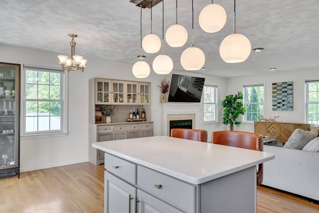 7 Sequoia Dr, Wilmington, MA 01887