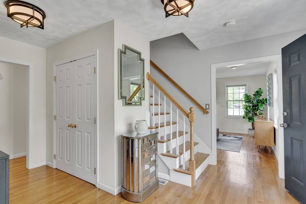 7 Sequoia Dr, Wilmington, MA 01887