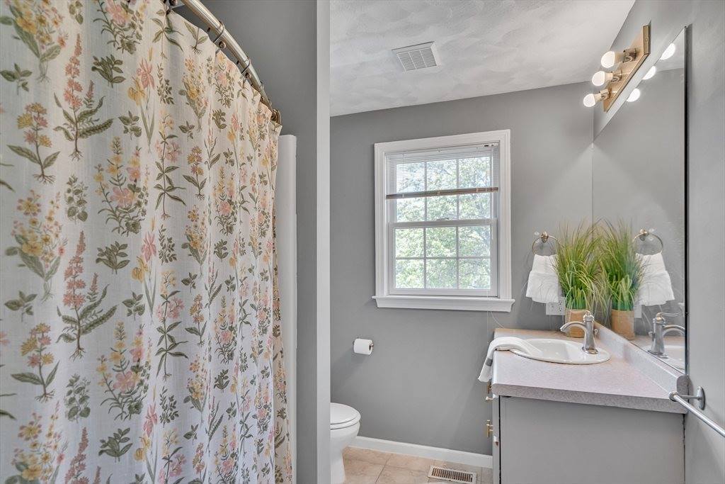 7 Sequoia Dr, Wilmington, MA 01887