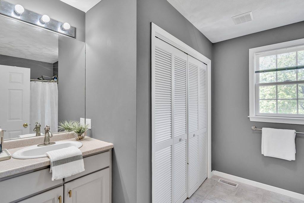 7 Sequoia Dr, Wilmington, MA 01887