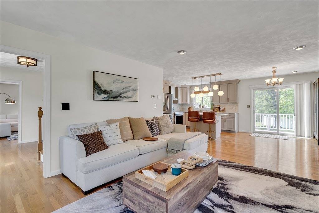 7 Sequoia Dr, Wilmington, MA 01887