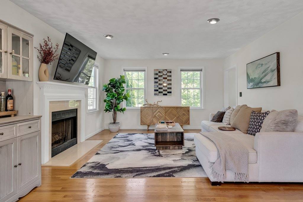 7 Sequoia Dr, Wilmington, MA 01887