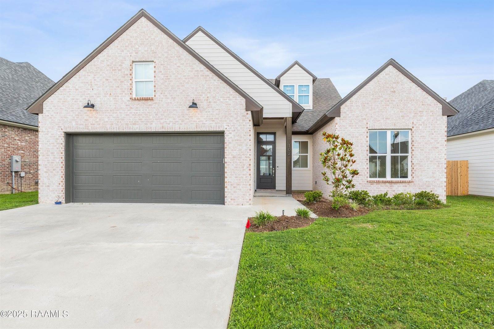 102 Queen Palm Circle, Youngsville, LA 70592