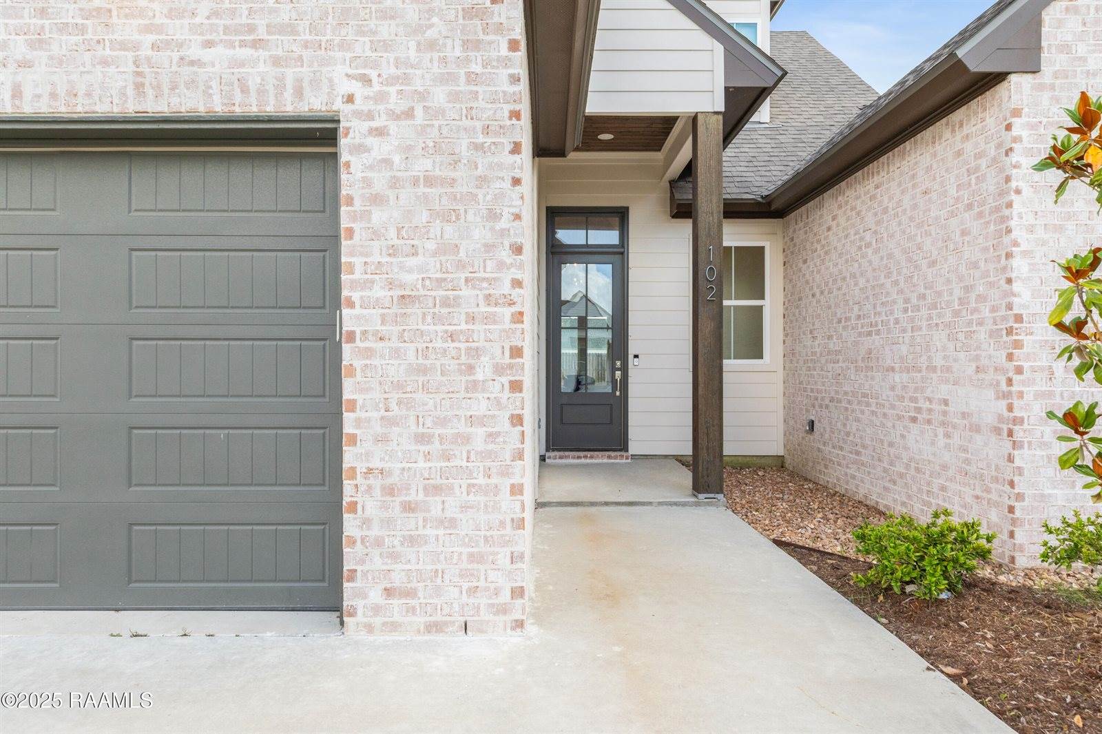 102 Queen Palm Circle, Youngsville, LA 70592