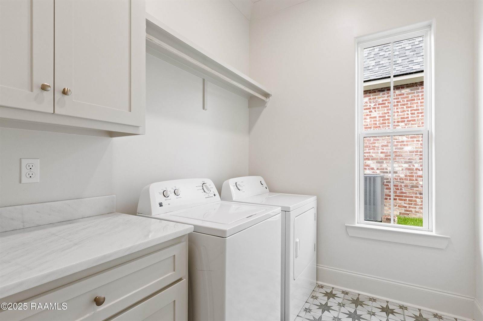 102 Queen Palm Circle, Youngsville, LA 70592