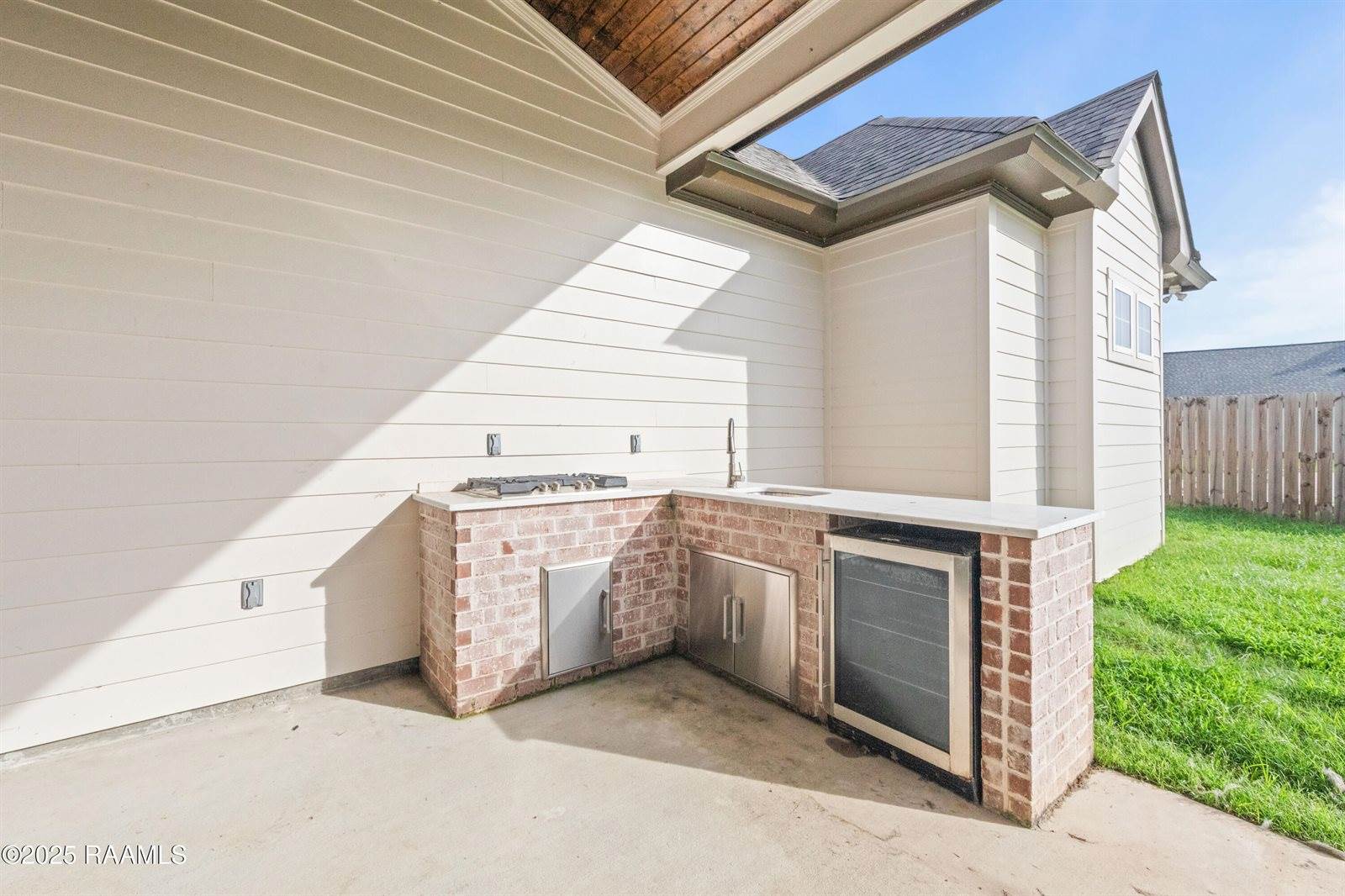 102 Queen Palm Circle, Youngsville, LA 70592