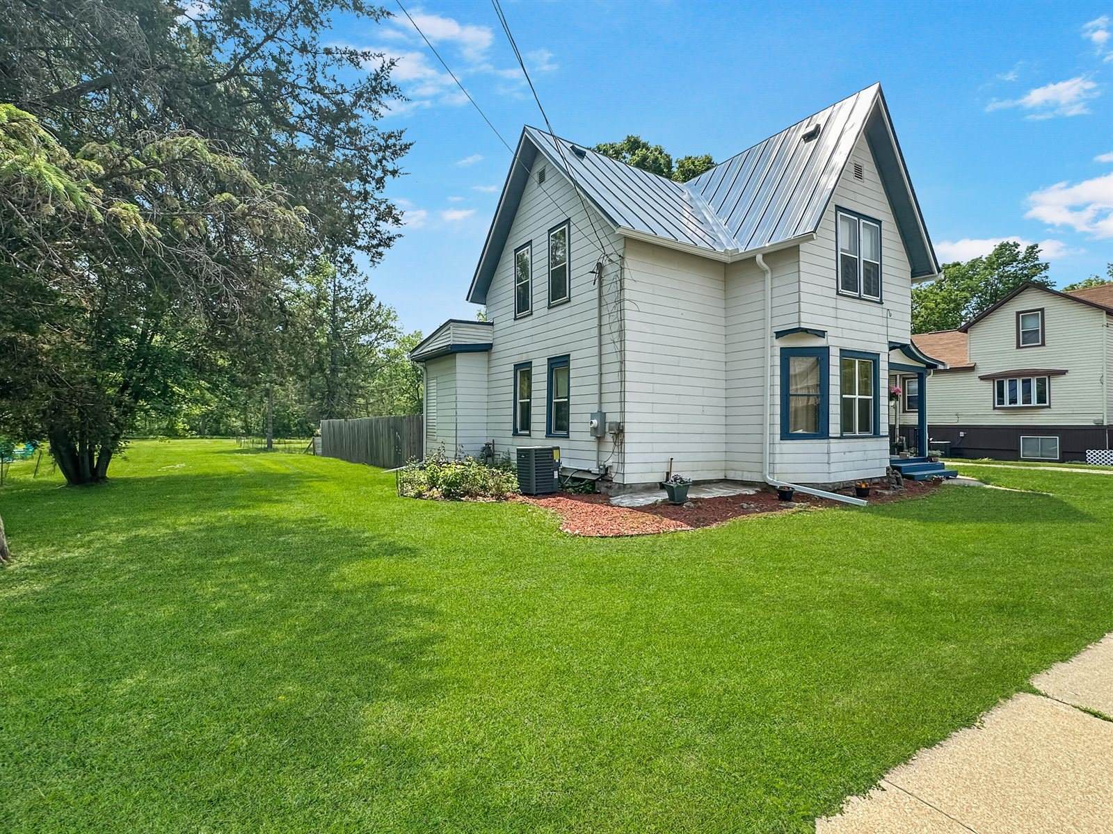 125 W Montgomery St, Sparta, WI 54656