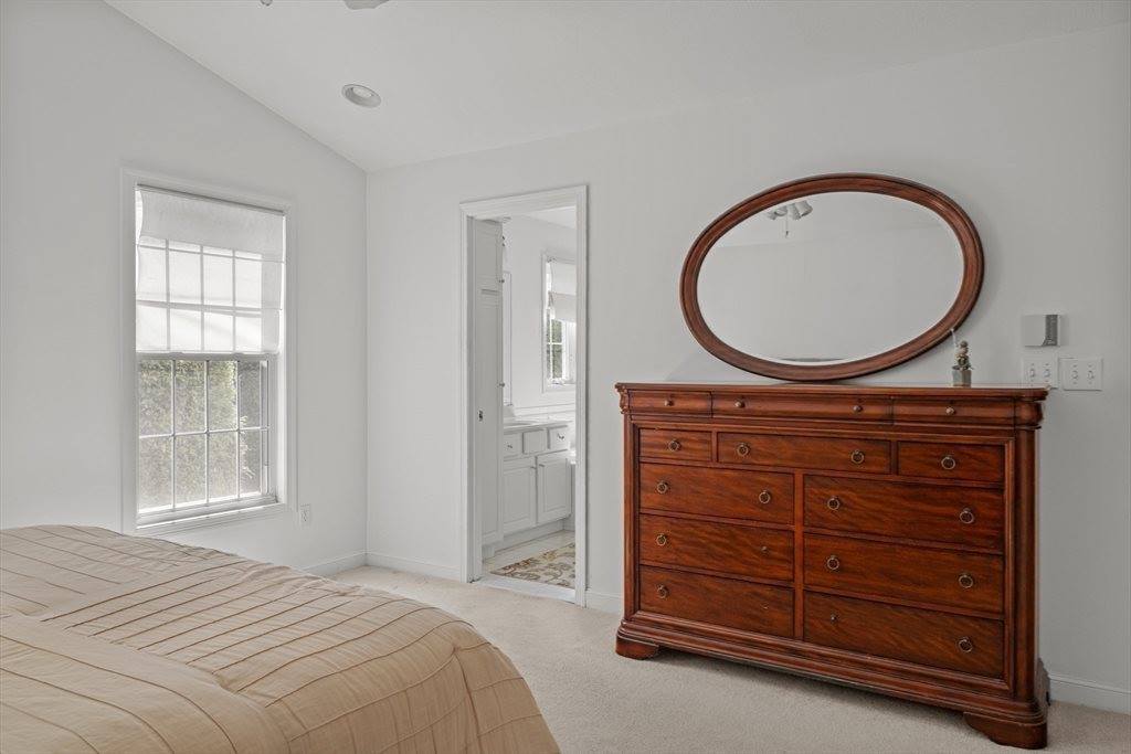 33 Wildwood Dr, Southborough, MA 01772