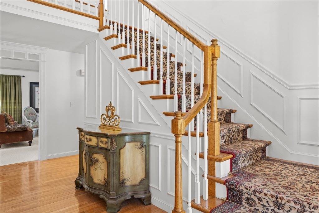 33 Wildwood Dr, Southborough, MA 01772