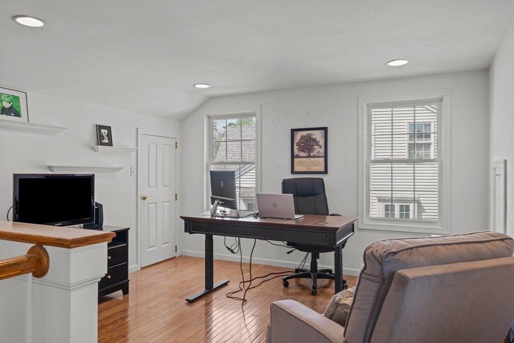 33 Wildwood Dr, Southborough, MA 01772