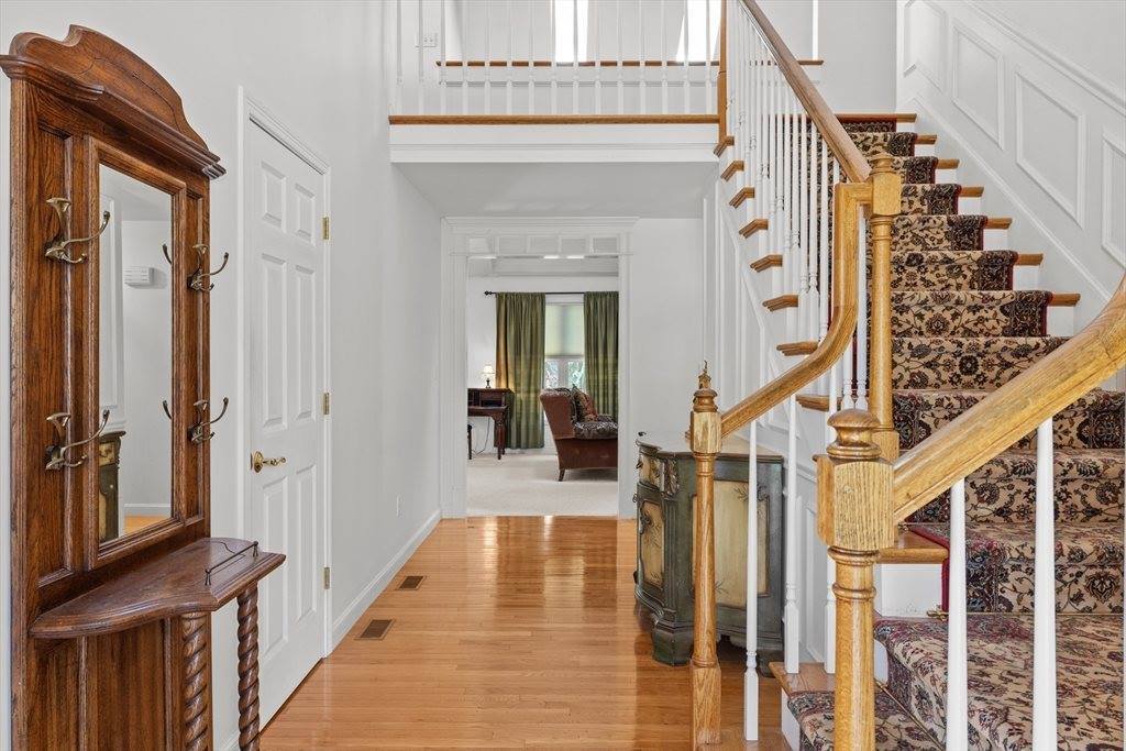 33 Wildwood Dr, Southborough, MA 01772