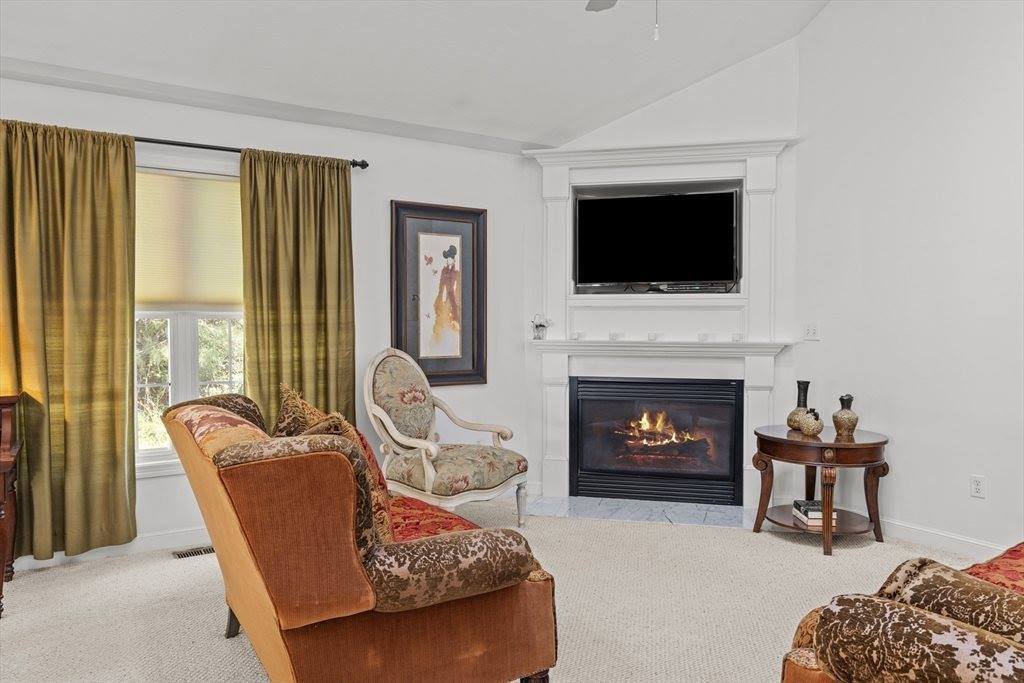 33 Wildwood Dr, Southborough, MA 01772