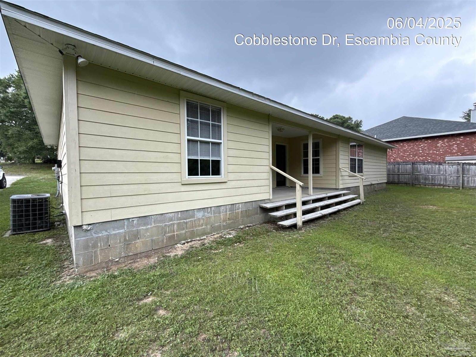 1042 Cobblestone Dr, Pensacola, FL 32514