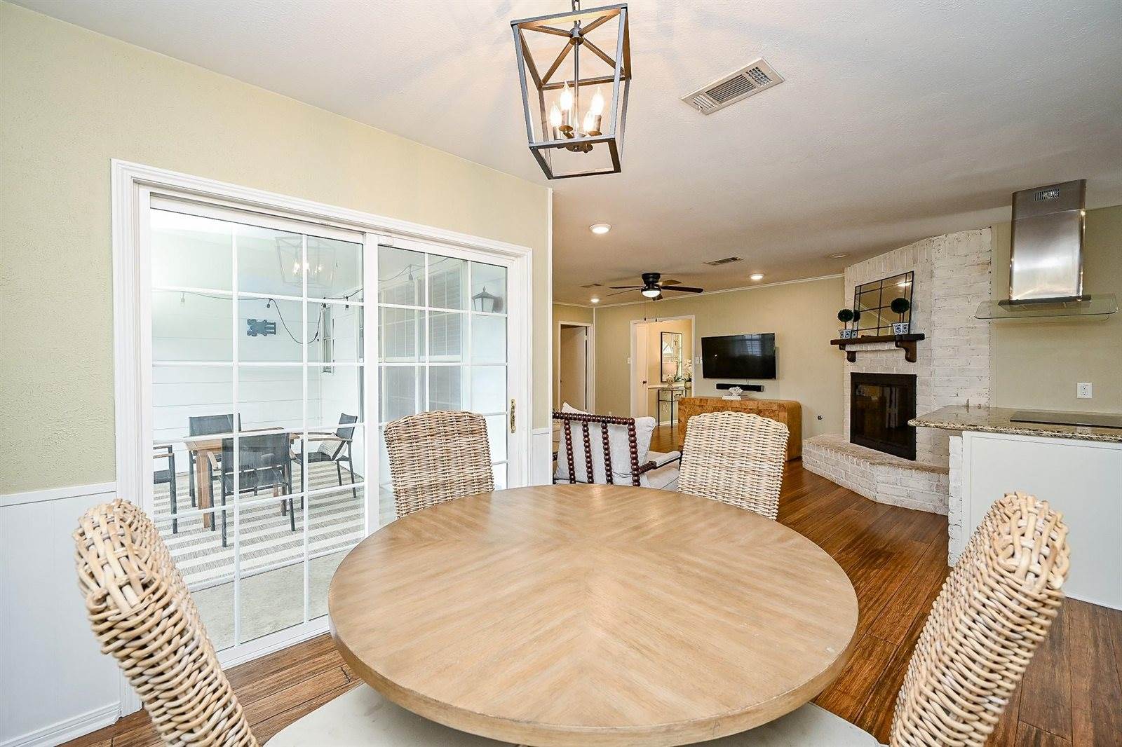 2730 Manila Lane, Houston, TX 77043