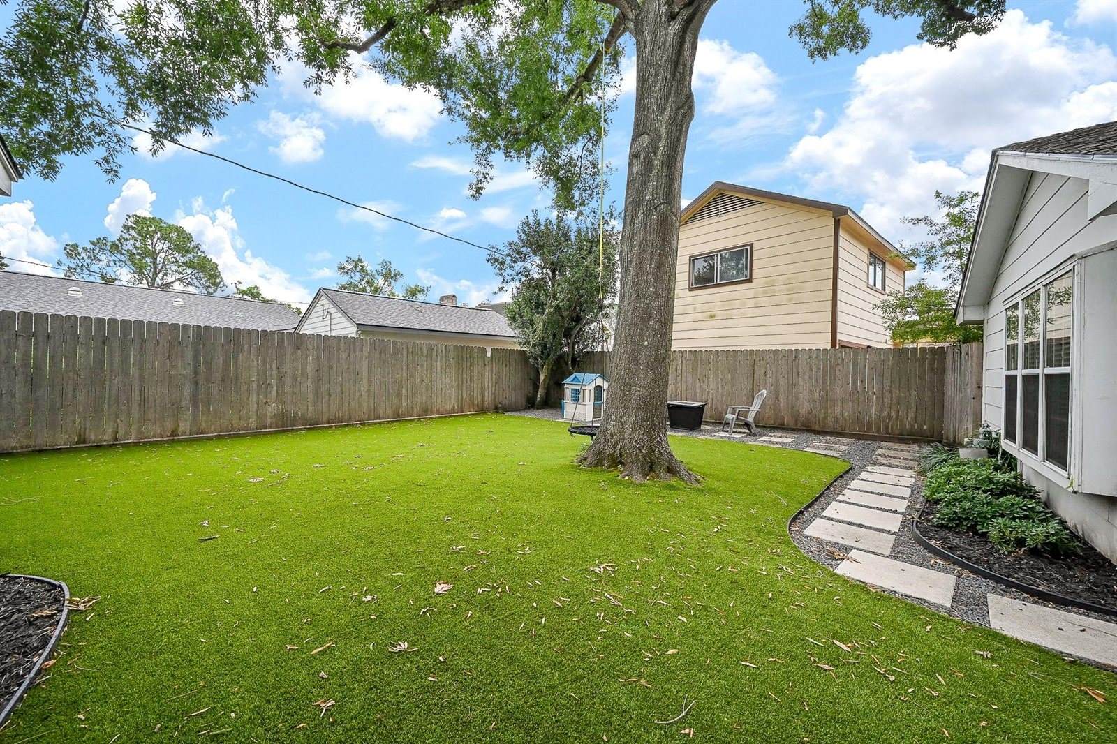 2730 Manila Lane, Houston, TX 77043