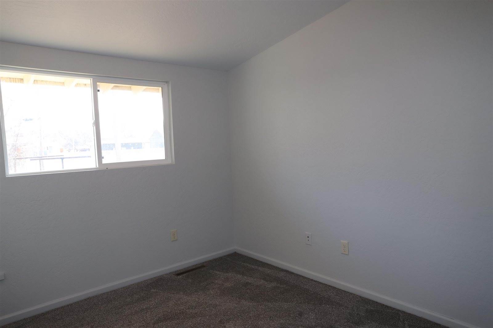 1709 Central Ave W, Minot, ND 58701