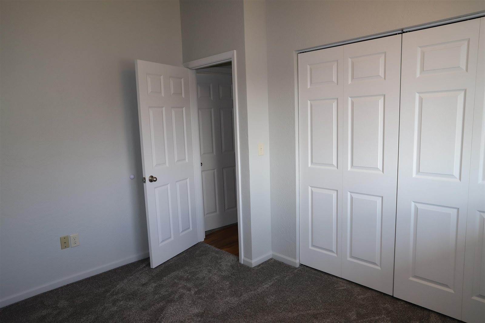 1709 Central Ave W, Minot, ND 58701