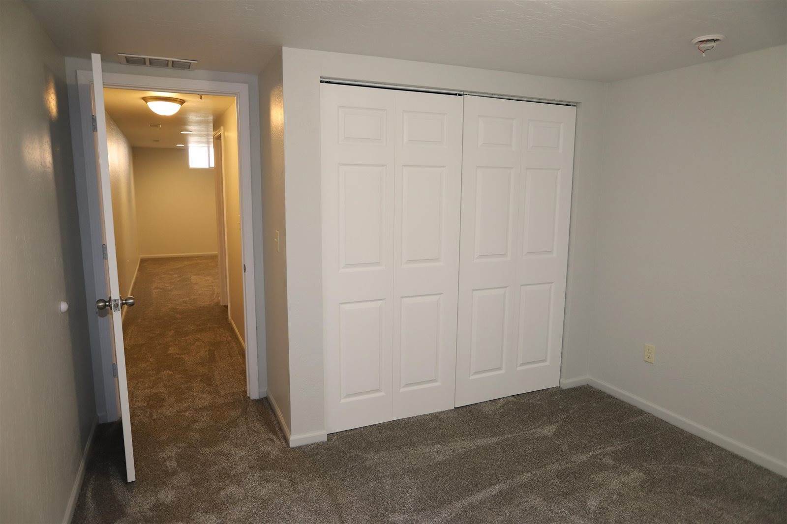 1709 Central Ave W, Minot, ND 58701