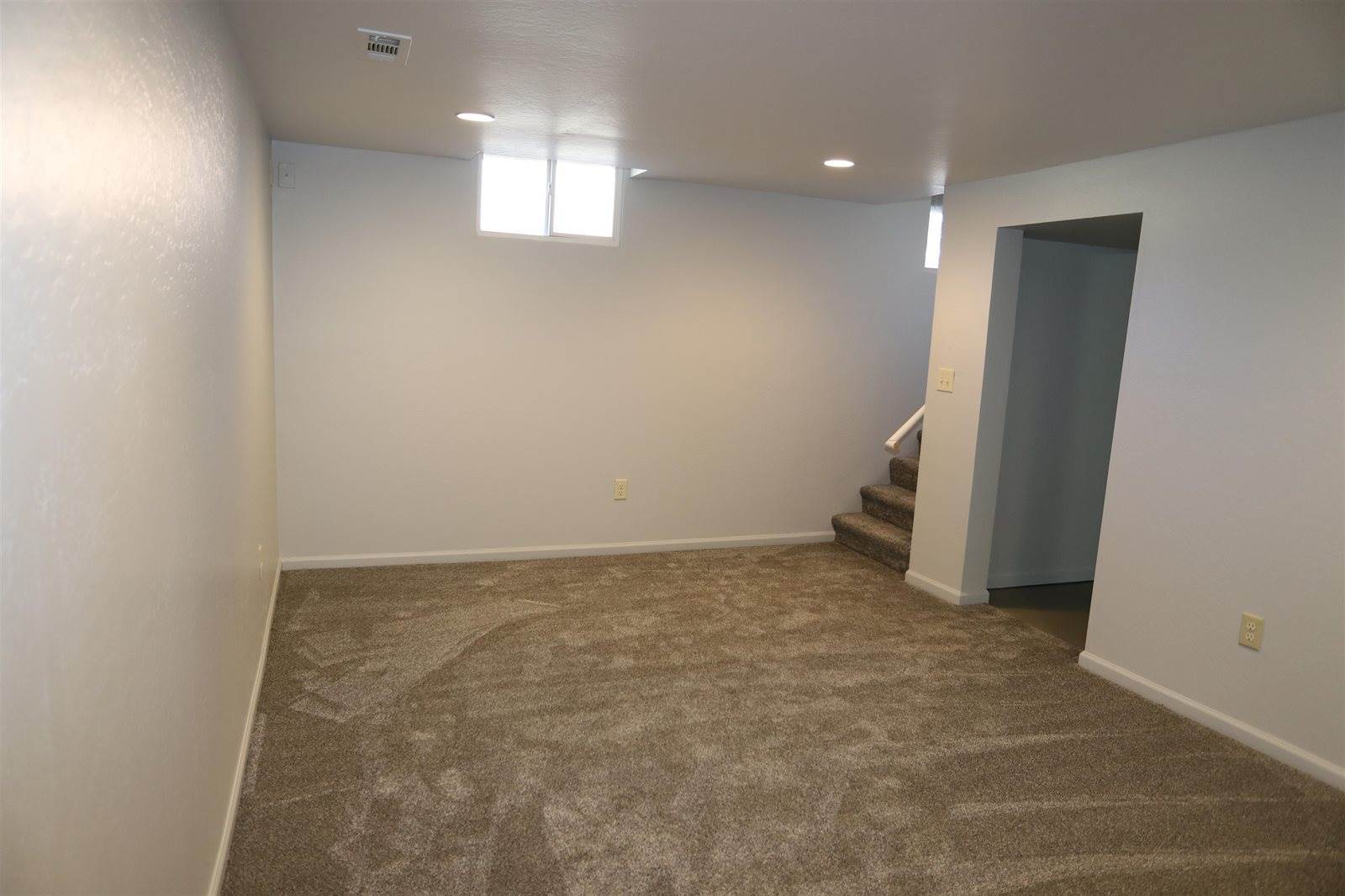 1709 Central Ave W, Minot, ND 58701