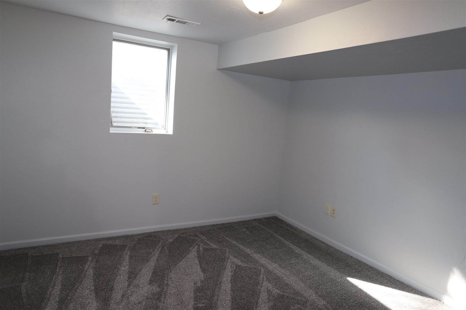 1709 Central Ave W, Minot, ND 58701