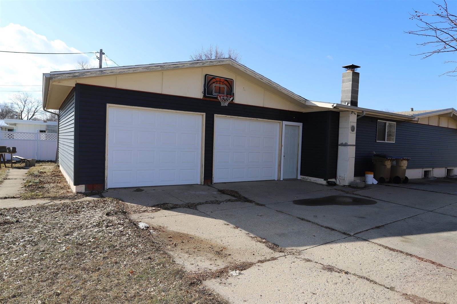 1709 Central Ave W, Minot, ND 58701