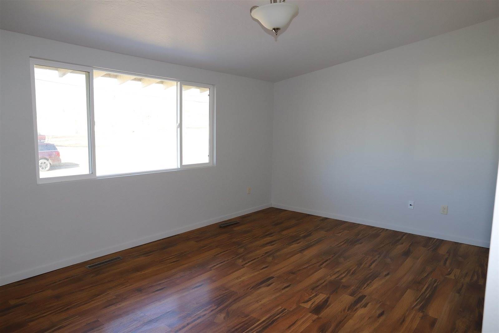 1709 Central Ave W, Minot, ND 58701