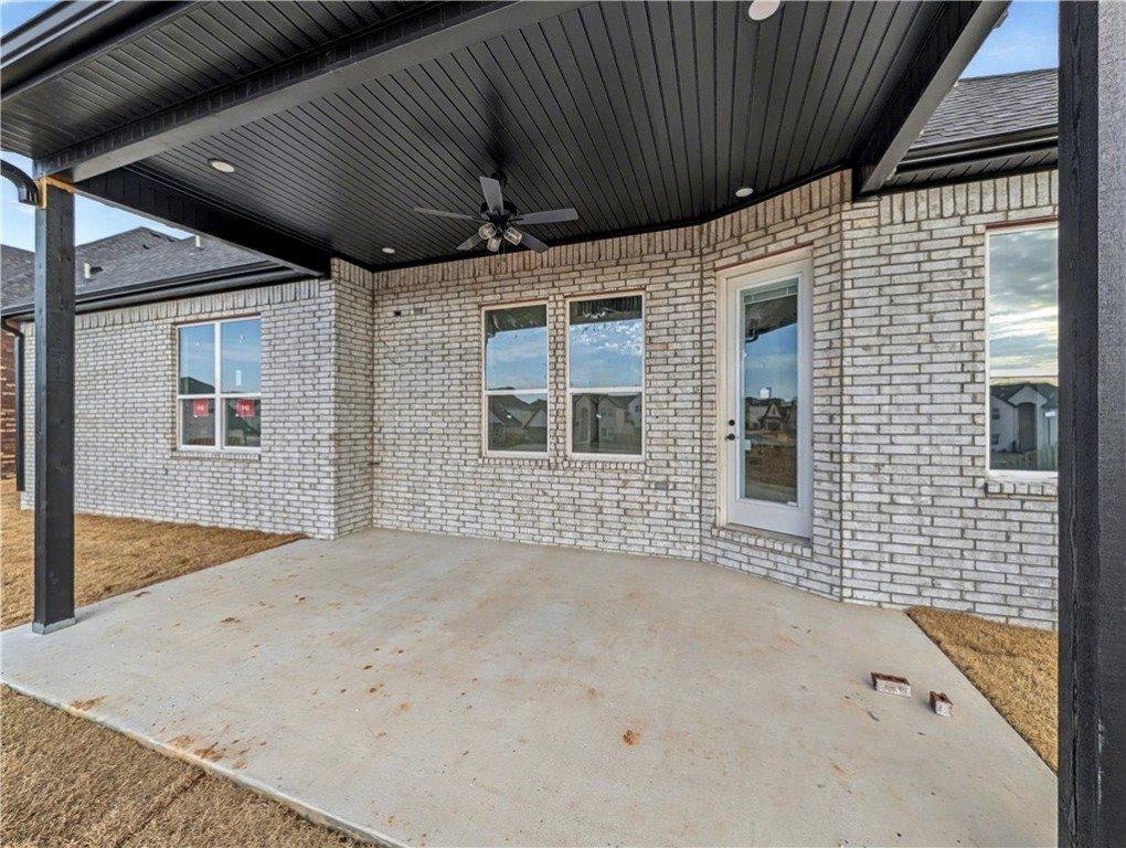 1821 Bluestem Drive, Centerton, AR 72719