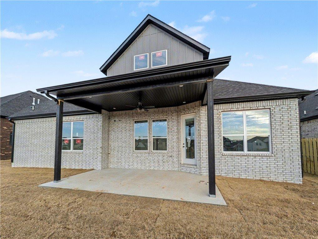 1821 Bluestem Drive, Centerton, AR 72719