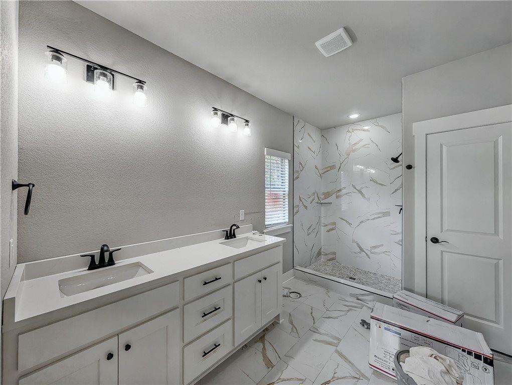 7 Woking Lane, Bella Vista, AR 72714