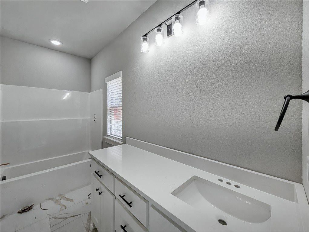 7 Woking Lane, Bella Vista, AR 72714