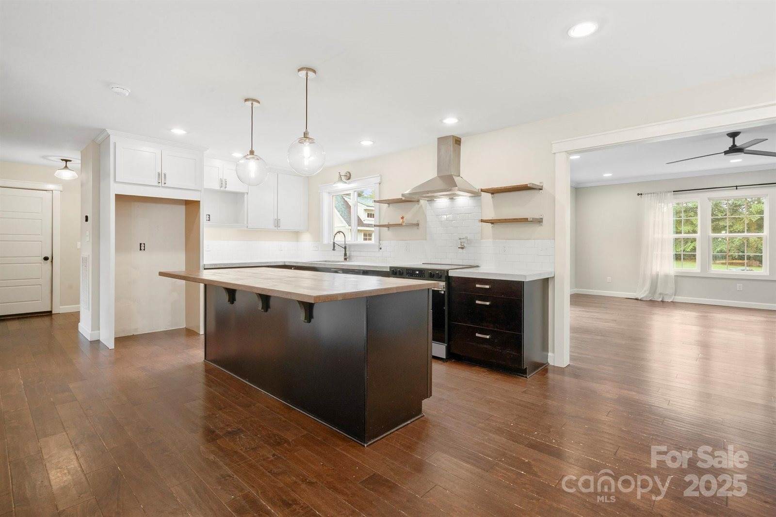 10749 Kingsview Drive, Davidson, NC 28036