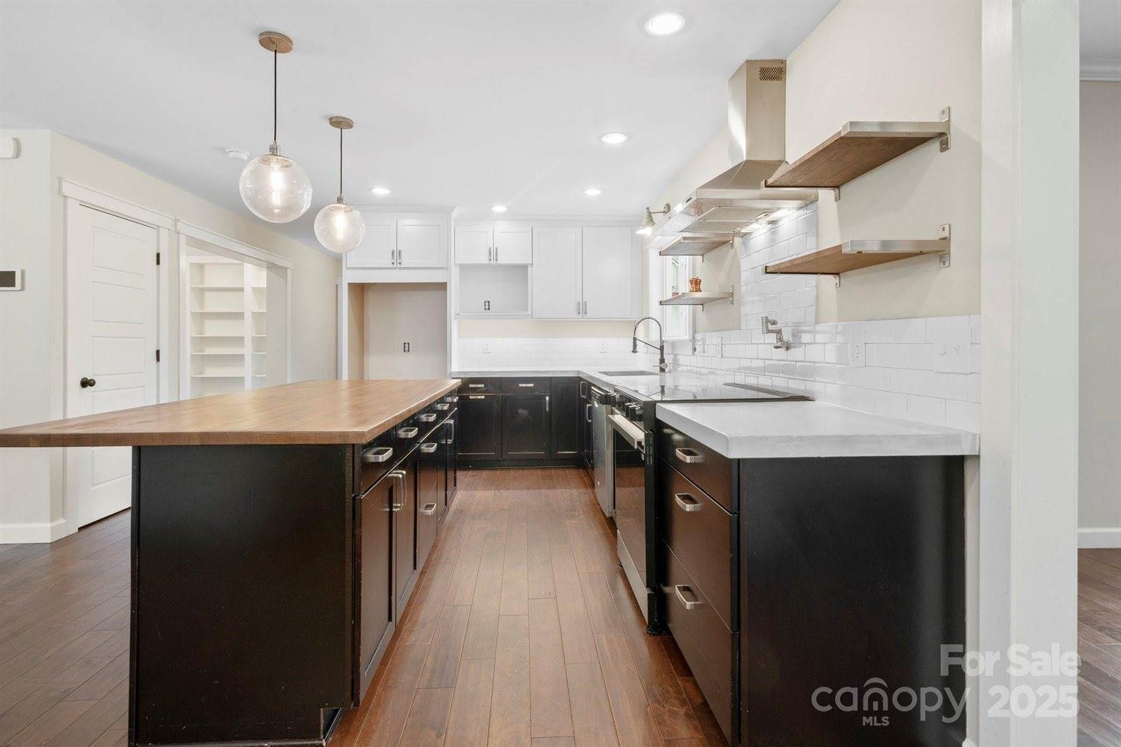 10749 Kingsview Drive, Davidson, NC 28036