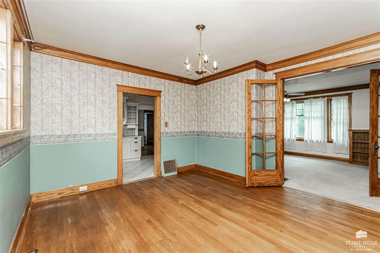 325 West Chestnut Street, Junction City, KS 66441