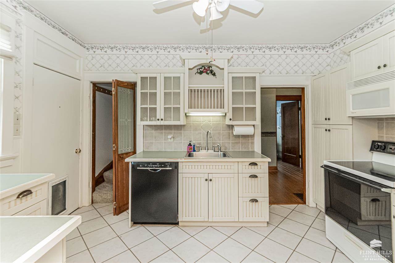 325 West Chestnut Street, Junction City, KS 66441