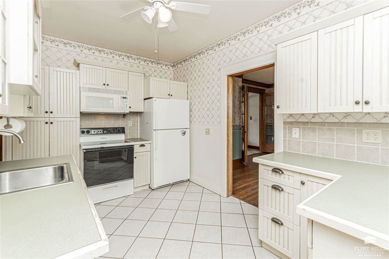 325 West Chestnut Street, Junction City, KS 66441