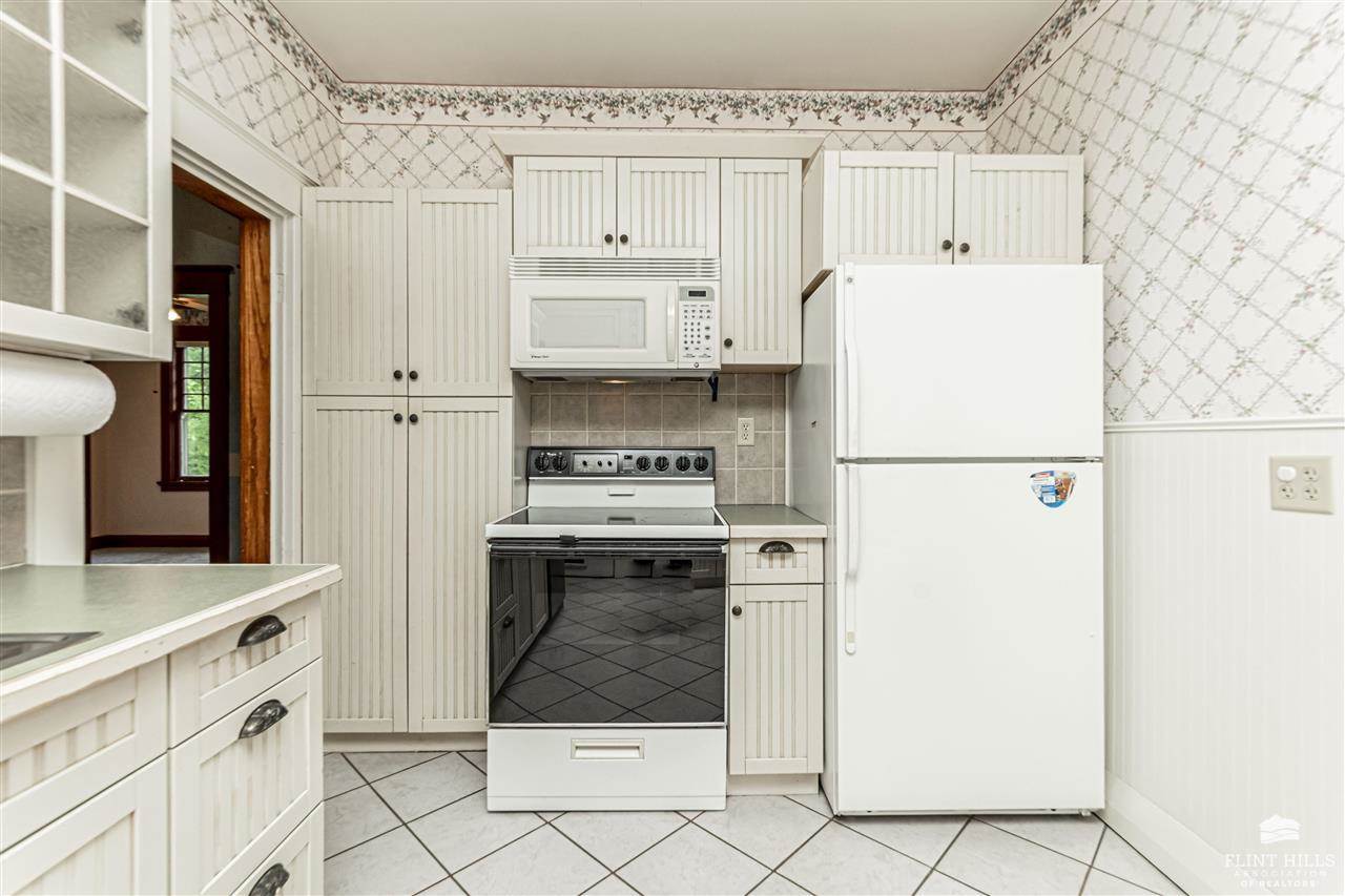 325 West Chestnut Street, Junction City, KS 66441