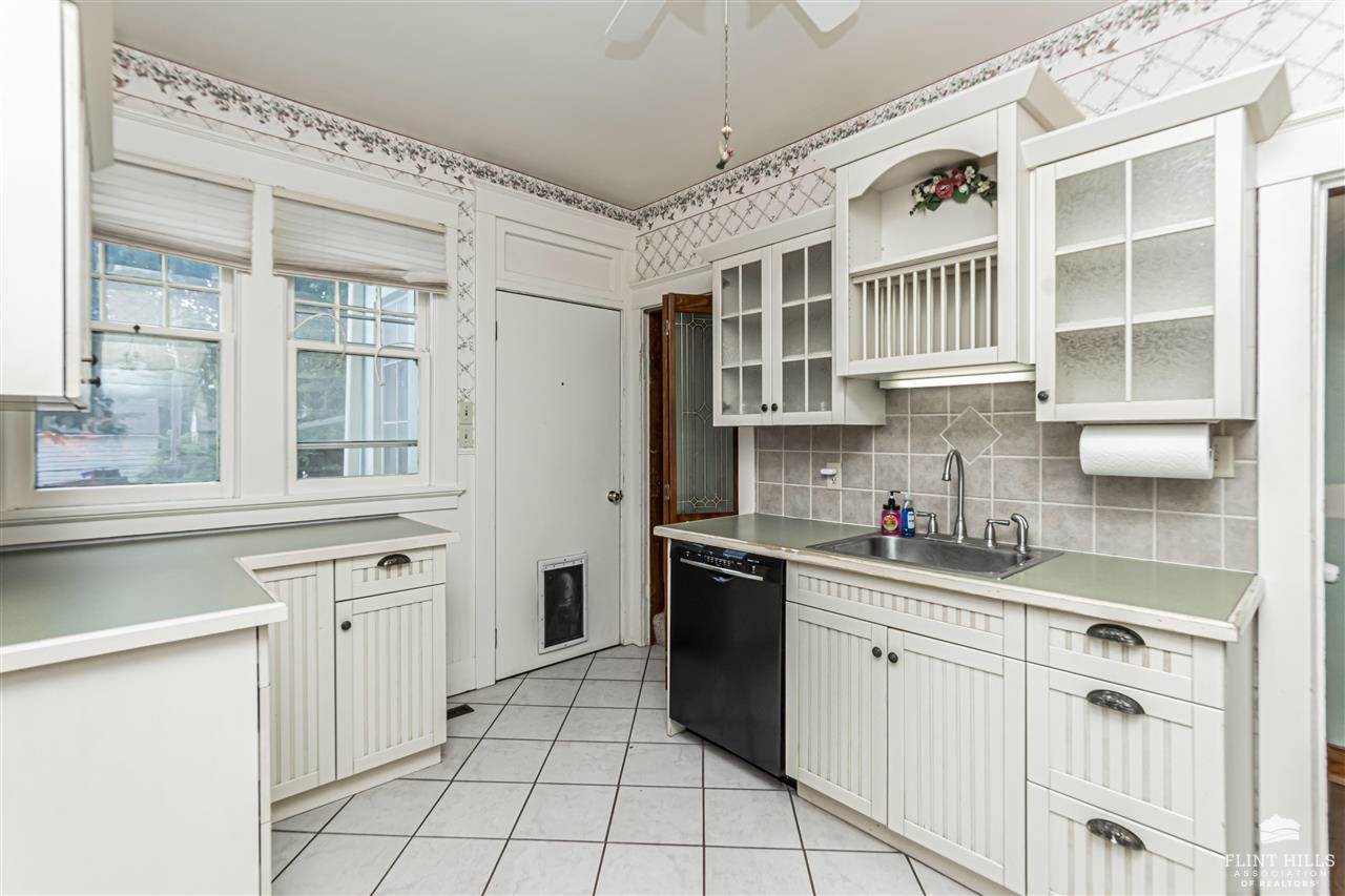 325 West Chestnut Street, Junction City, KS 66441