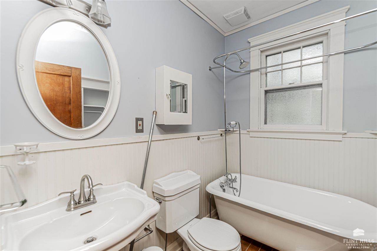 325 West Chestnut Street, Junction City, KS 66441