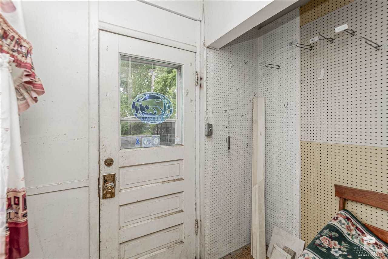 325 West Chestnut Street, Junction City, KS 66441