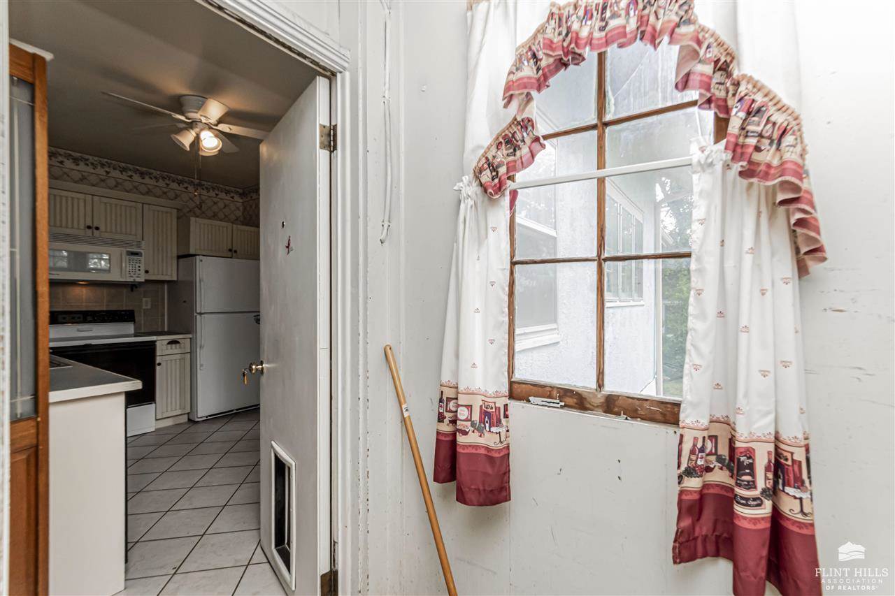 325 West Chestnut Street, Junction City, KS 66441