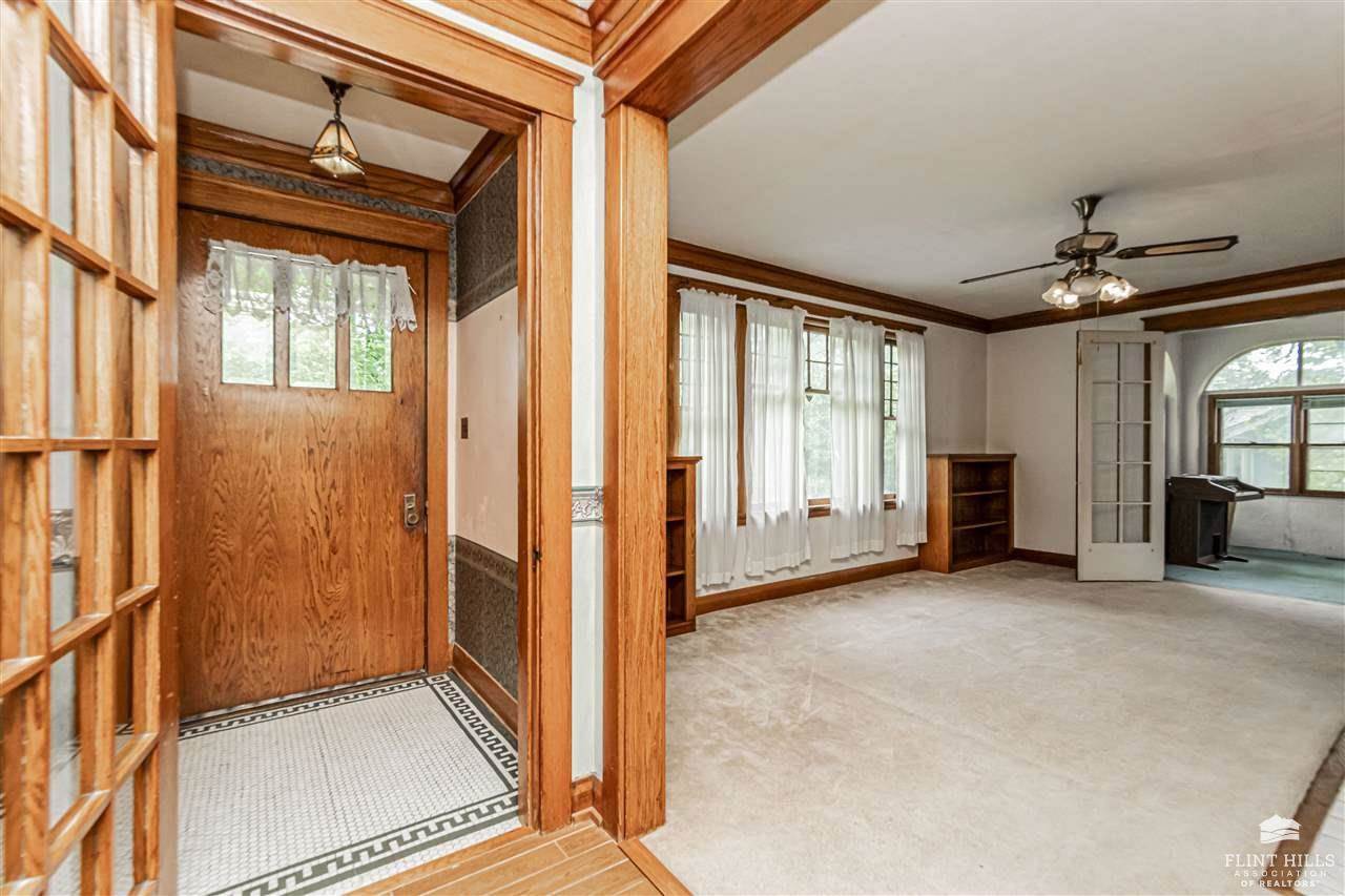 325 West Chestnut Street, Junction City, KS 66441