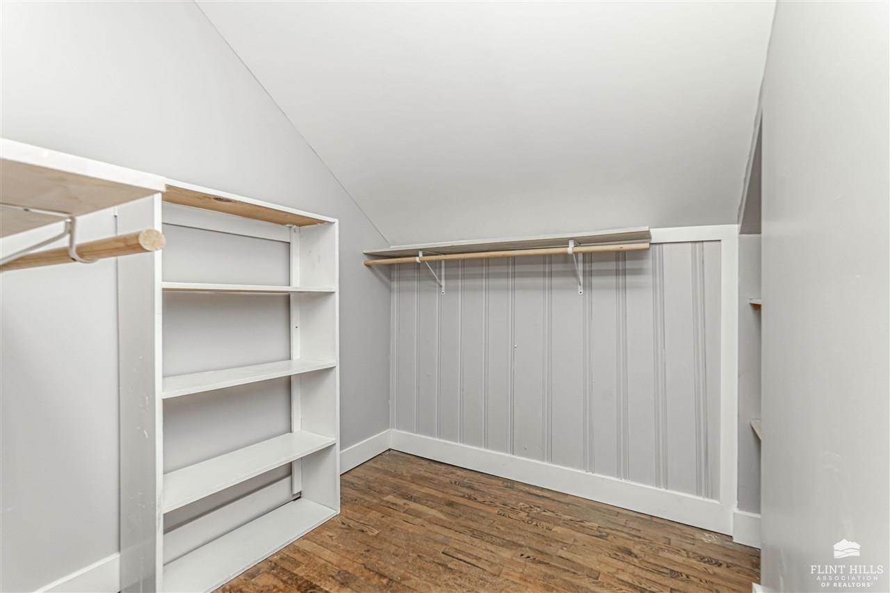 325 West Chestnut Street, Junction City, KS 66441