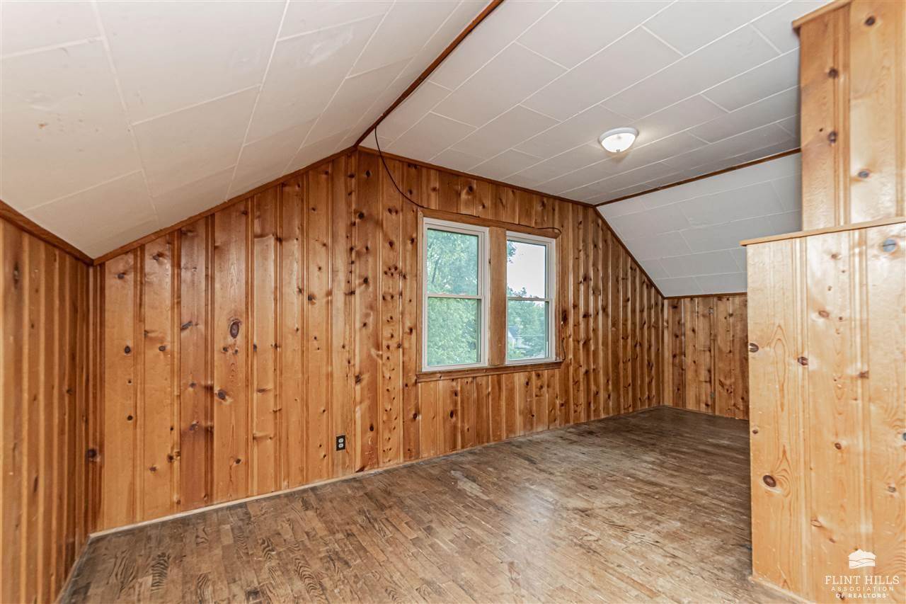 325 West Chestnut Street, Junction City, KS 66441