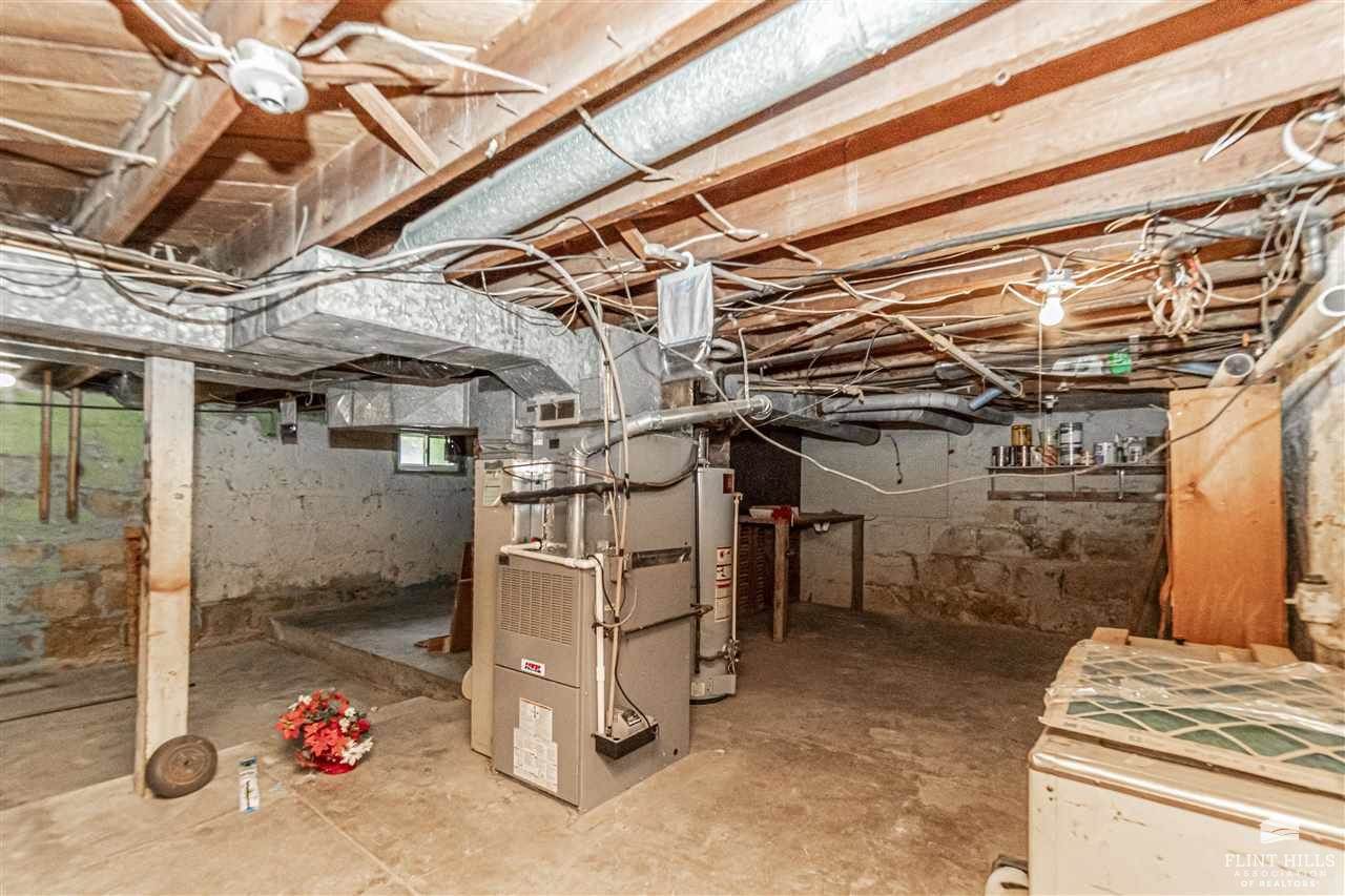 325 West Chestnut Street, Junction City, KS 66441